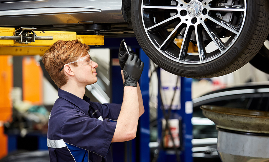 Mercedes-Benz Adelaide technician